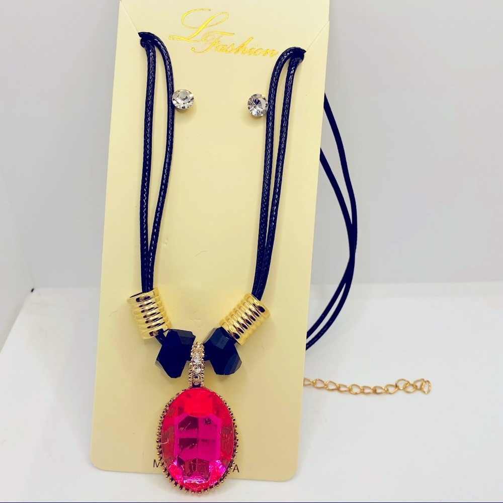 Chocker pink with Crystals and Crystal Earrings!